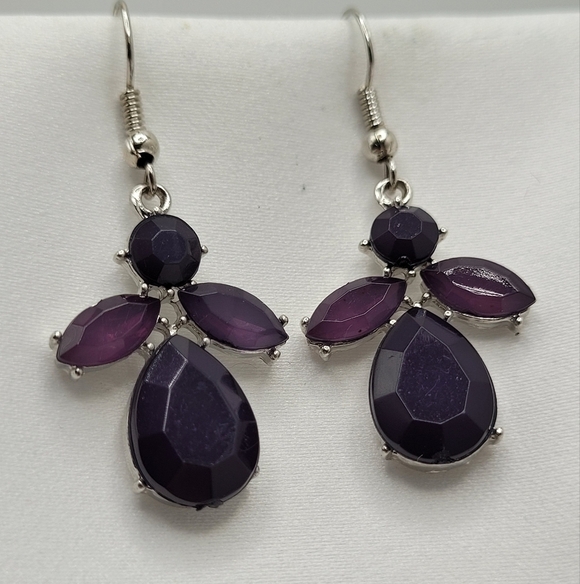 Unbranded Jewelry - ✨2/$10✨ Purple Cluster Teardrop Silver Earrings